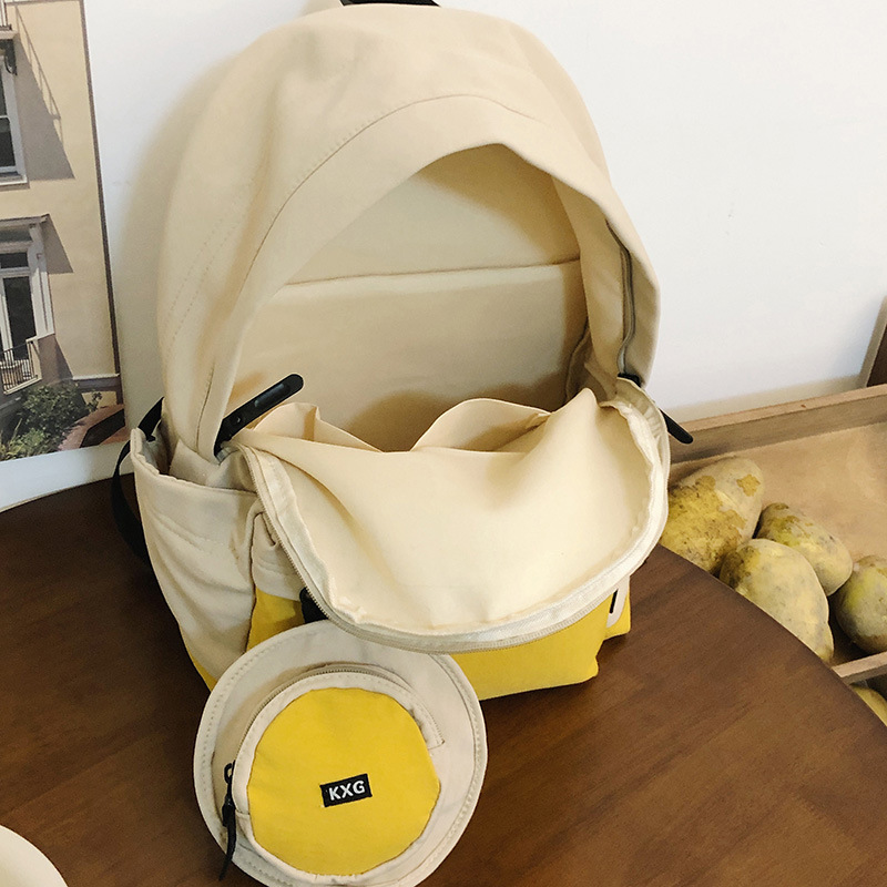 New retro, elegant and casual backpack for women, Spring 2025 color-blocking lightweight travel small backpack Application Scenario