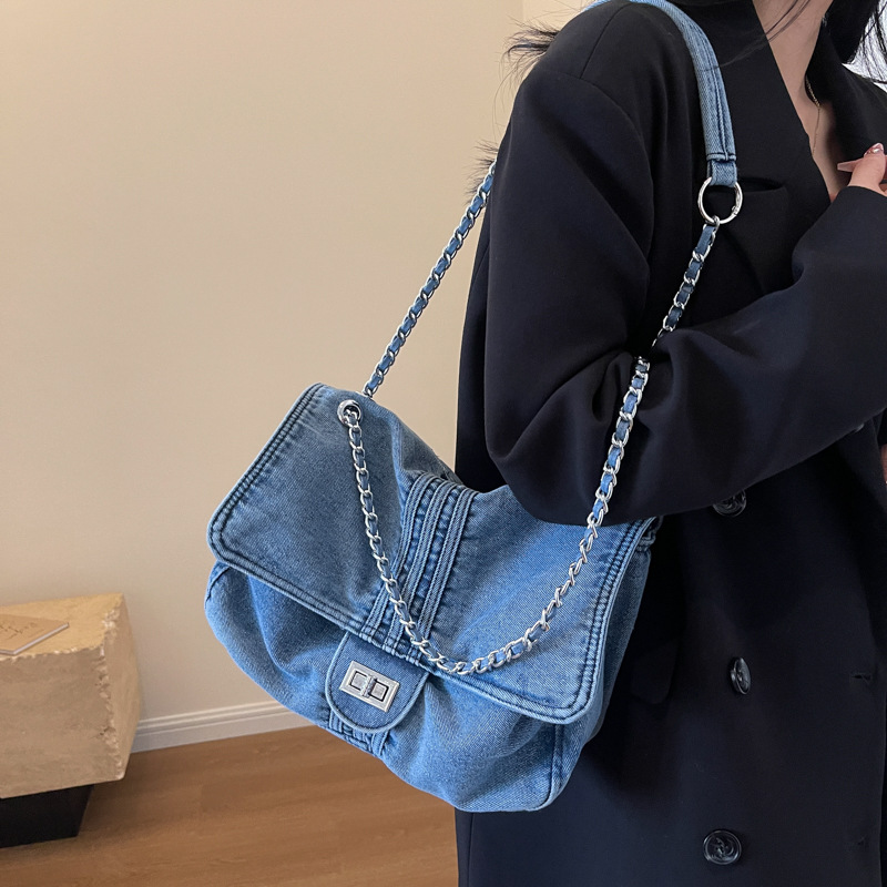 Denim bag for Women 2024 New style, fashionable large-capacity chain shoulder bag, high-end commuter tote wandering bag full figure