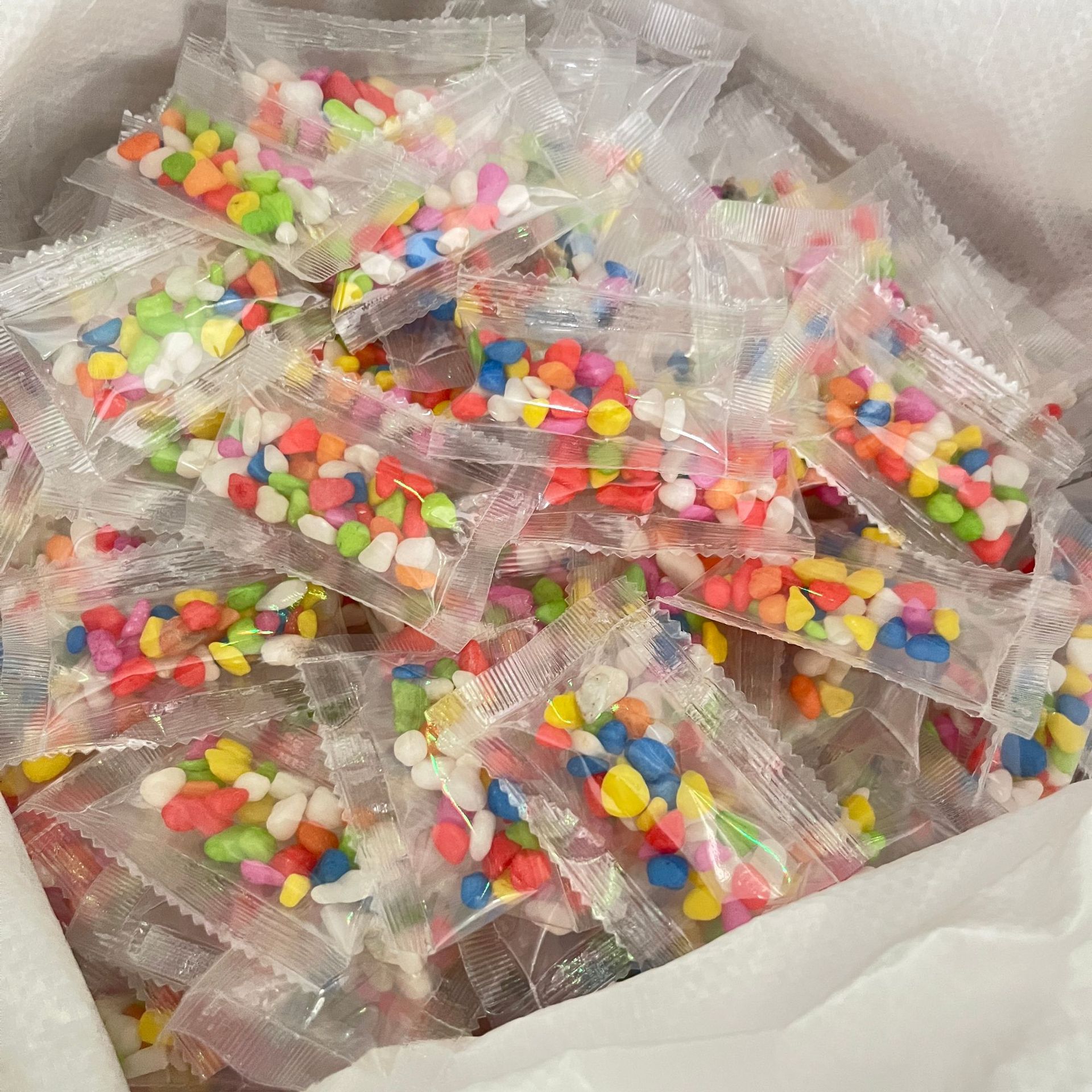 Colored stones, colored pebbles, potted plants, small colored stones, toys, five-color stones, landscape stones, colored pebbles, and artificial stones Application Scenario