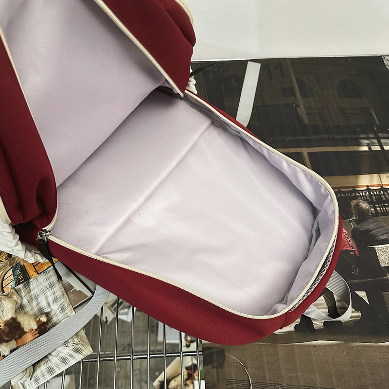 Couple schoolbags, large-capacity lightweight backpacks for junior high school students, high-quality color-blocking backpacks for primary school students in grades four to six Application Scenario