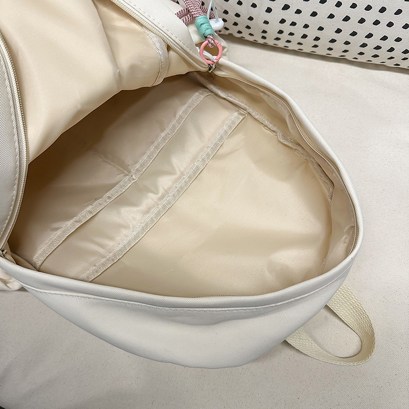 Versatile and sweet schoolbag for junior and senior high school students, detachable pain bag, large-capacity backpack, lightweight and fashionable spring outing backpack Application Scenario