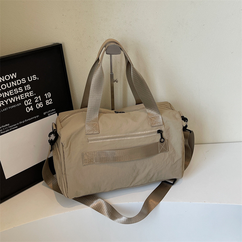 The 2025 new Fitness large-capacity short-distance travel bag is a versatile outdoor storage bag, lightweight, casual and fashionable single-shoulder bag Application Scenario
