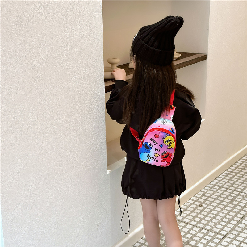 Children's bags, small crossbody bags, boys' and girls' chest bags, cartoon new styles, super popular wallets in 2023, girls' small bags for going out Application Scenario