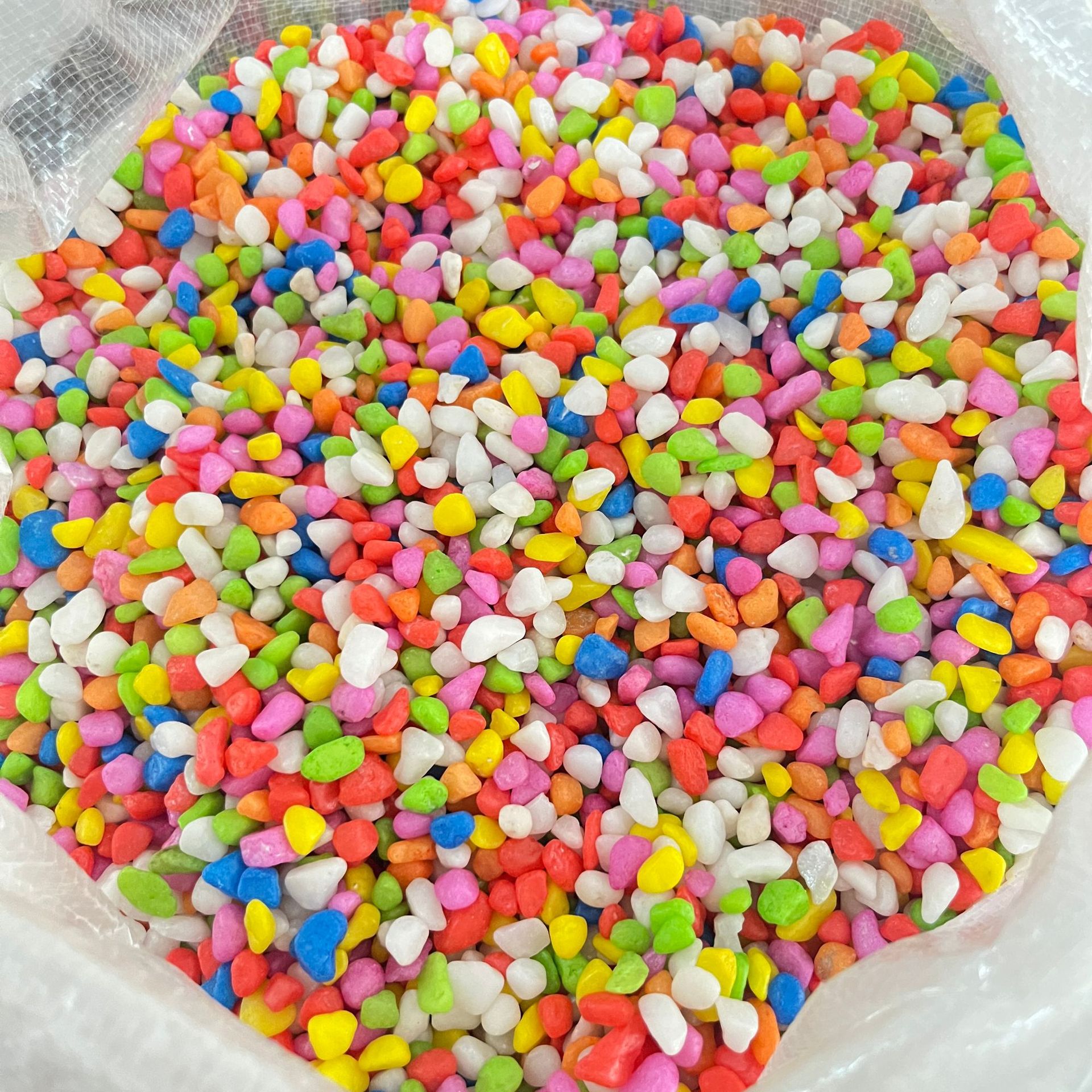 Colored stones, colored pebbles, potted plants, small colored stones, toys, five-color stones, landscape stones, colored pebbles, and artificial stones Specification drawing