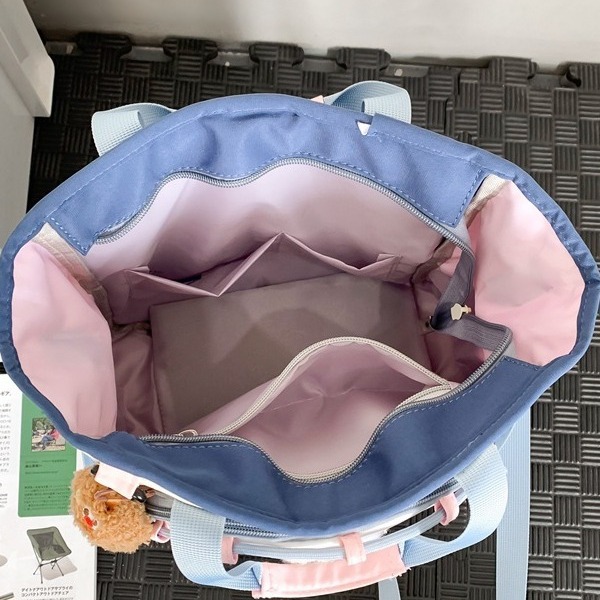 This Korean-style InS-style schoolgirl backpack is versatile and color-blocking. It's a hand-held shoulder bag for primary and secondary school students during class tutoring Application Scenario