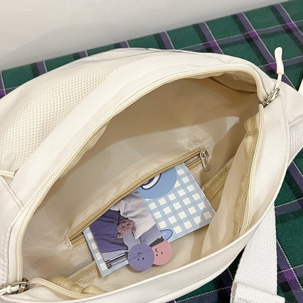 Cute and lightweight crossbody bag, versatile for daily use, trendy transparent single-shoulder bag, Japanese-style ins furry hanging shoulder bag Application Scenario