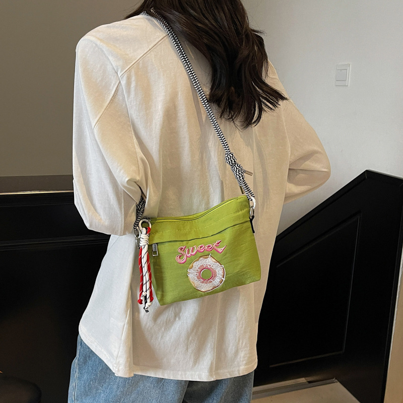 A stylish, artistic, fresh and sweet small shoulder bag with doughnut prints from Korean Instagram, a lightweight crossbody bag for outdoor outings full figure