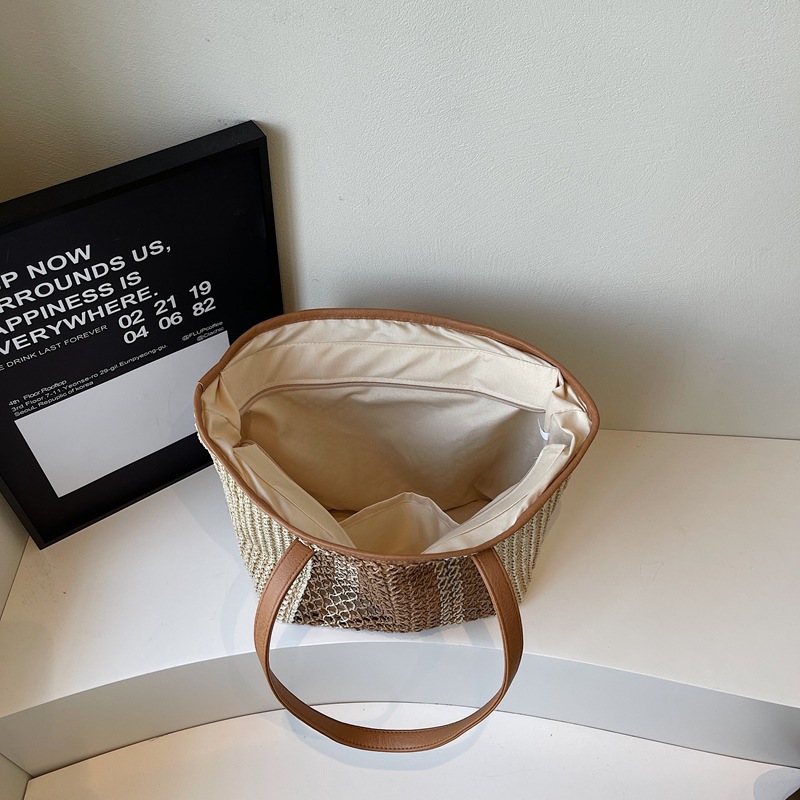 A new, high-end Bohemian-style seaside vacation tote bag for women with a laid-back and artistic style grid weave Specification drawing