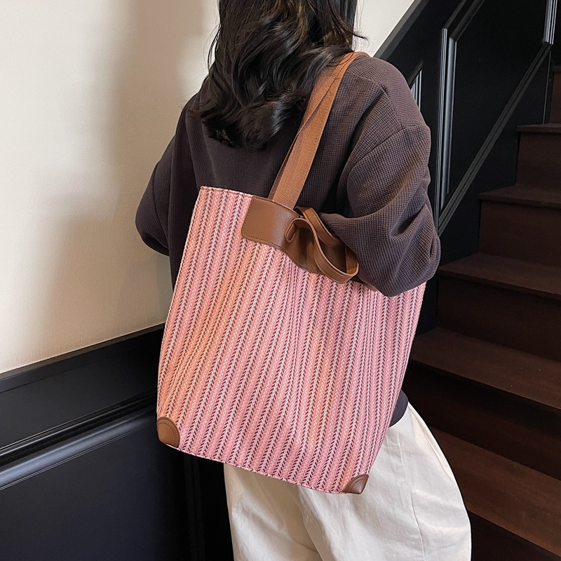 2025 New commuter summer Fashion large-capacity casual tote bag, single-shoulder striped versatile women's underarm bag full figure