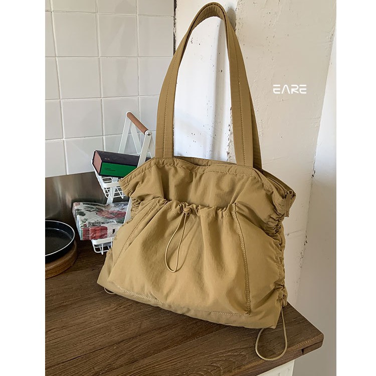 A new Korean version of a high-appeal, niche design crossbody bag for women, a casual, simple, lightweight, large-capacity crossbody bag and tote bag Specification drawing