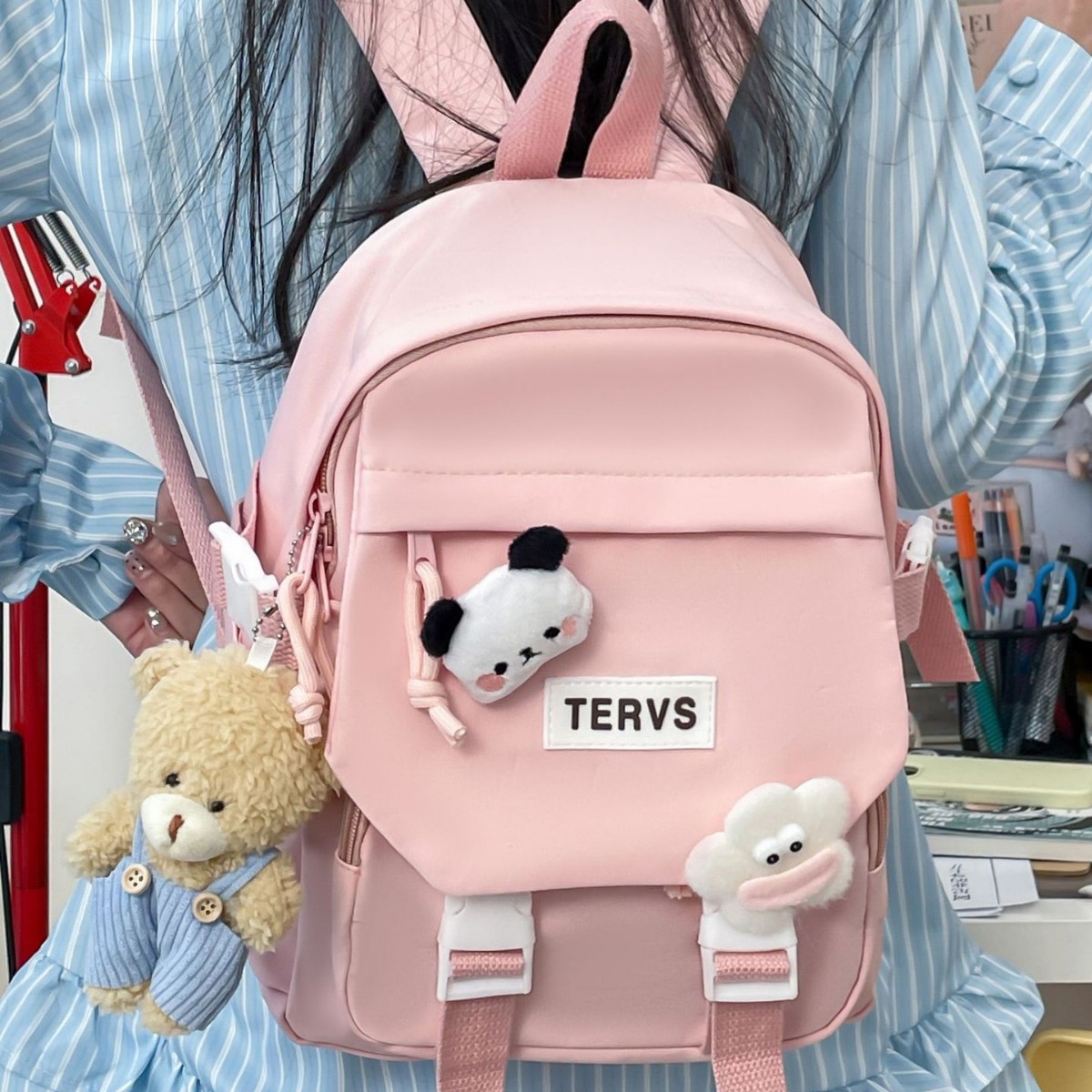 A sweet and cute children's spring outing and study backpack with a high level of appearance, an Instagram-style lightweight backpack for going out full figure