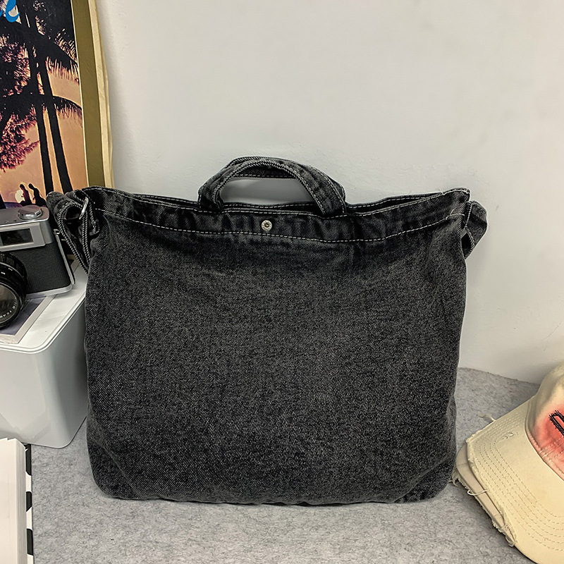 A new Korean-style denim bag, underarm bag, casual, simple, lightweight, fashionable and versatile crossbody bag for women Specification drawing