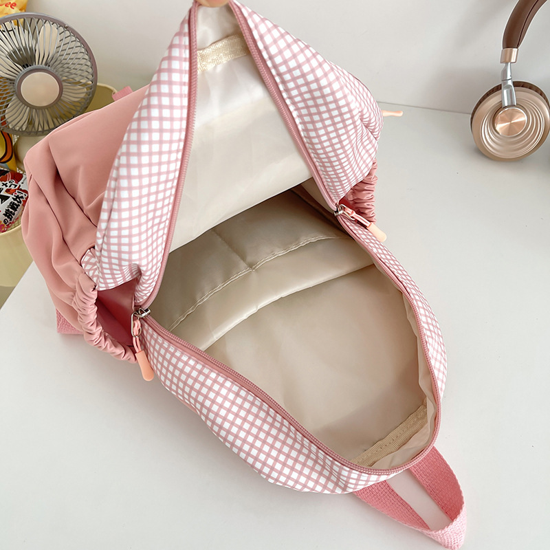 Japanese-style ins study tour spring outing children's small backpack, Korean-style ins fresh and sweet girl travel and shopping backpack Application Scenario
