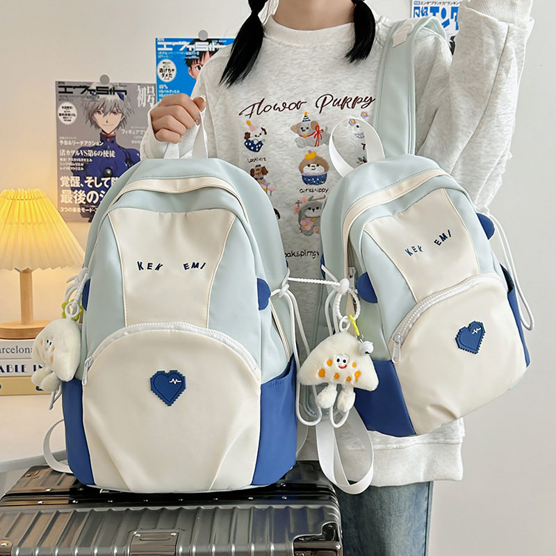 A cute color-blocking backpack for female college students in 2025, a large-capacity travel backpack for junior and senior high school students full figure
