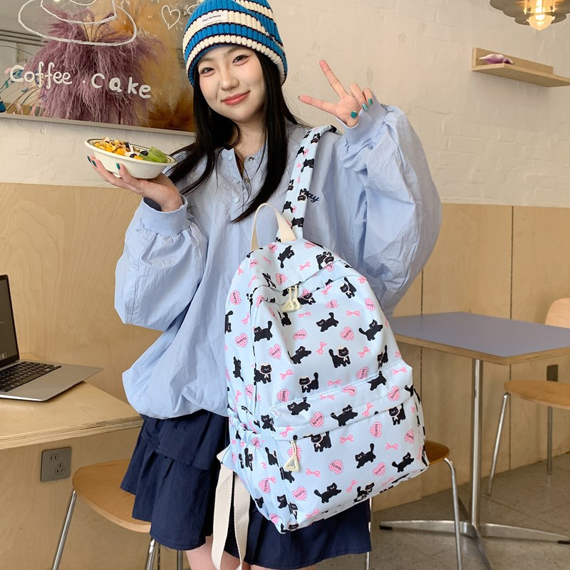 Cat schoolbag for junior high school girls, a niche 2025 new style backpack on Instagram. It's lightweight, has a high level of appearance, and is cute full figure