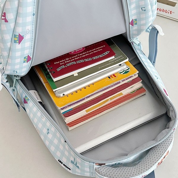A new high-appearance-level Japanese ins fresh and sweet checkered cute cartoon backpack, a lightweight backpack for junior and senior high school students Application Scenario
