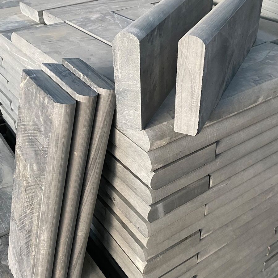 Natural bluestone curb stones, garden courtyard flower beds, edge stones, vegetable plots, vegetable gardens, retaining stones, roadside mud barriers, and stone slabs full figure