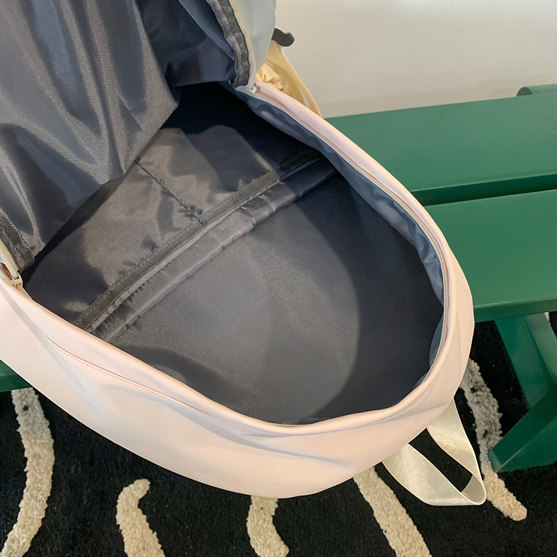 Korean-style schoolbags for girls in high school, high aesthetic standards, Instagram niche color-blocking backpacks for junior high school girls and college students, travel backpacks Application Scenario