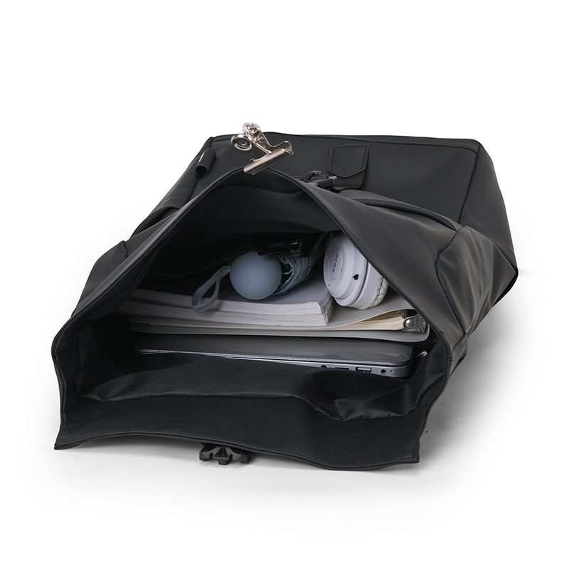 New trendy casual backpack for men, large-capacity fashionable computer backpack, water-resistant, with a handle box and backpack Application Scenario