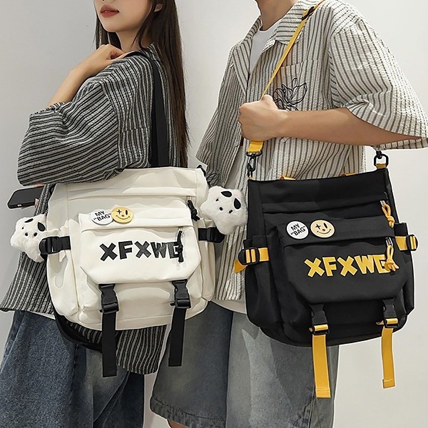 A new high-appearing-level college style, fresh and sweet letter tutorial bag, a multi-purpose lightweight crossbody bag for junior and senior high school students details Picture