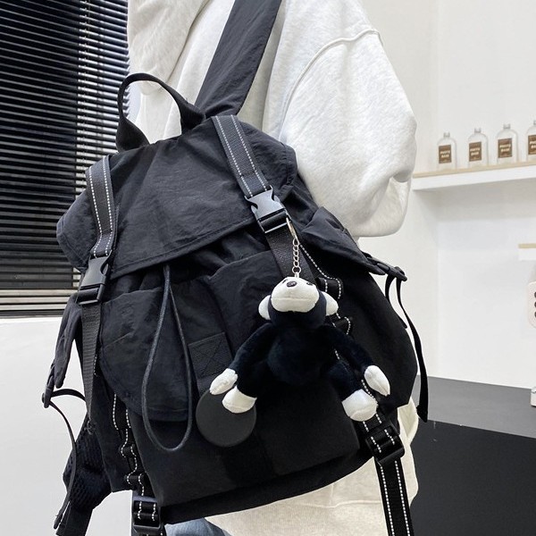 Japanese-style backpacks for male college students, fashionable travel backpacks, outdoor casual hiking bags, large-capacity lightweight schoolbags, a trend Application Scenario
