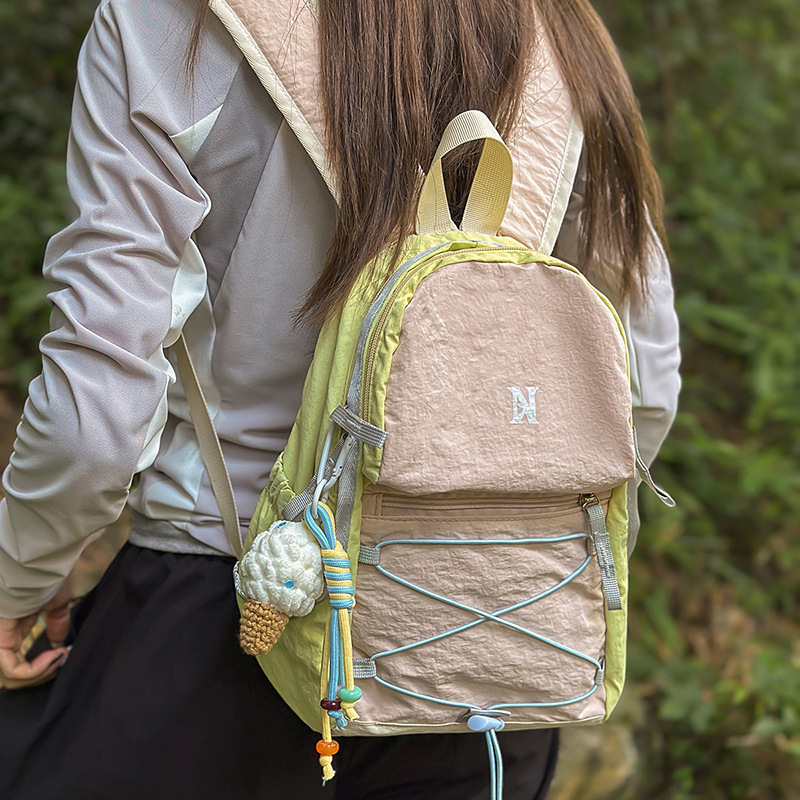 The new summer multi-color mountain-themed mini backpack features a high aesthetic level, a fresh and lightweight outdoor sports and leisure backpack details Picture