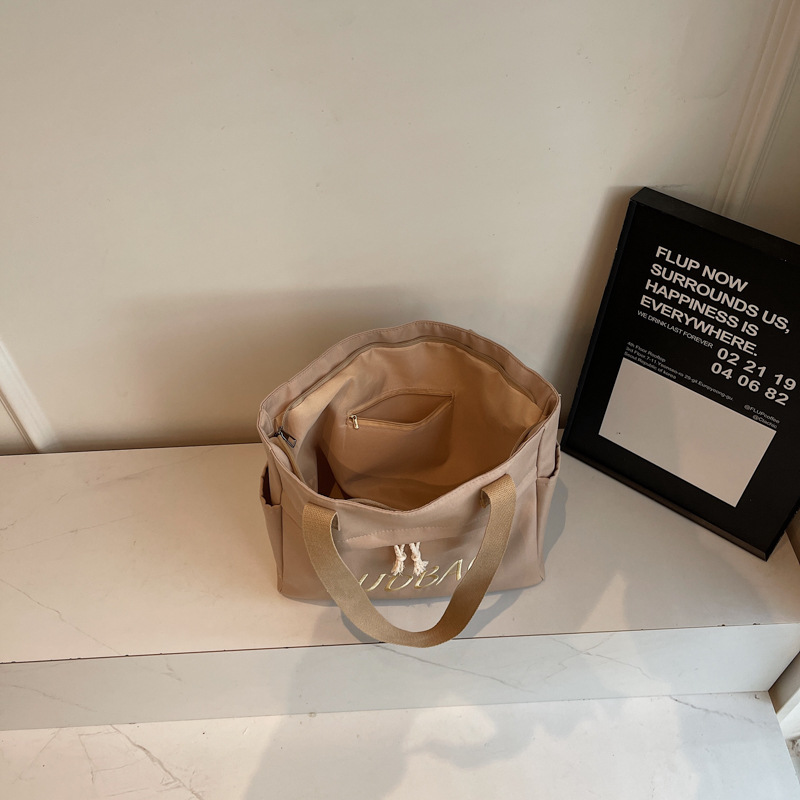 New large-capacity versatile shoulder bag, fashionable handbag, student commuting bag for classes, light and simple tote bag Specification drawing