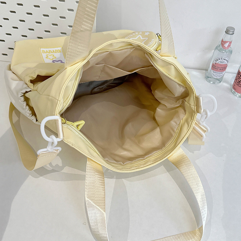 High appearance level ins forest-themed crossbody bag, sweet color contrast new primary school after-school tutoring handbag, lightweight and versatile backpack Application Scenario
