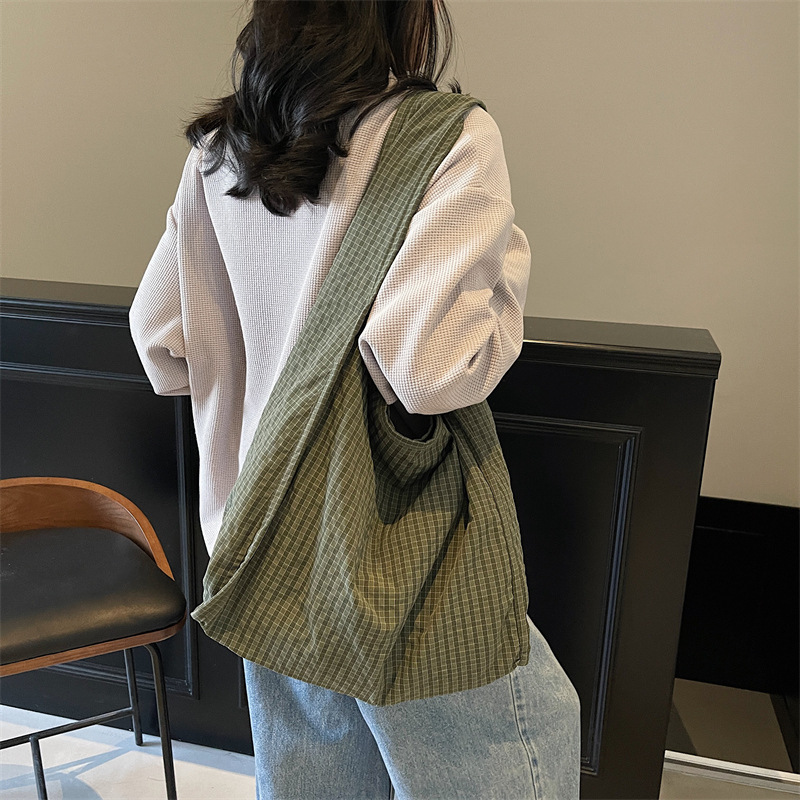 Korean laid-back style, niche, high-appeartion-level fashion bag, single-shoulder bag, college students' casual and versatile hand-held crossbody bag details Picture