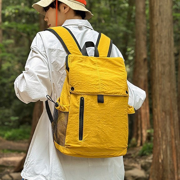 Lightweight mountain water-resistant backpack for college students' outdoor sports, large-capacity, lightweight, casual travel backpack for men full figure