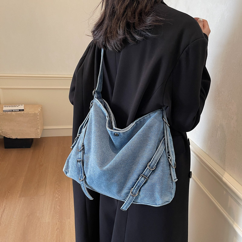 Denim bag for women, large-capacity 2024 new autumn and winter versatile single-shoulder crossbody bag, college student tote bag for class full figure