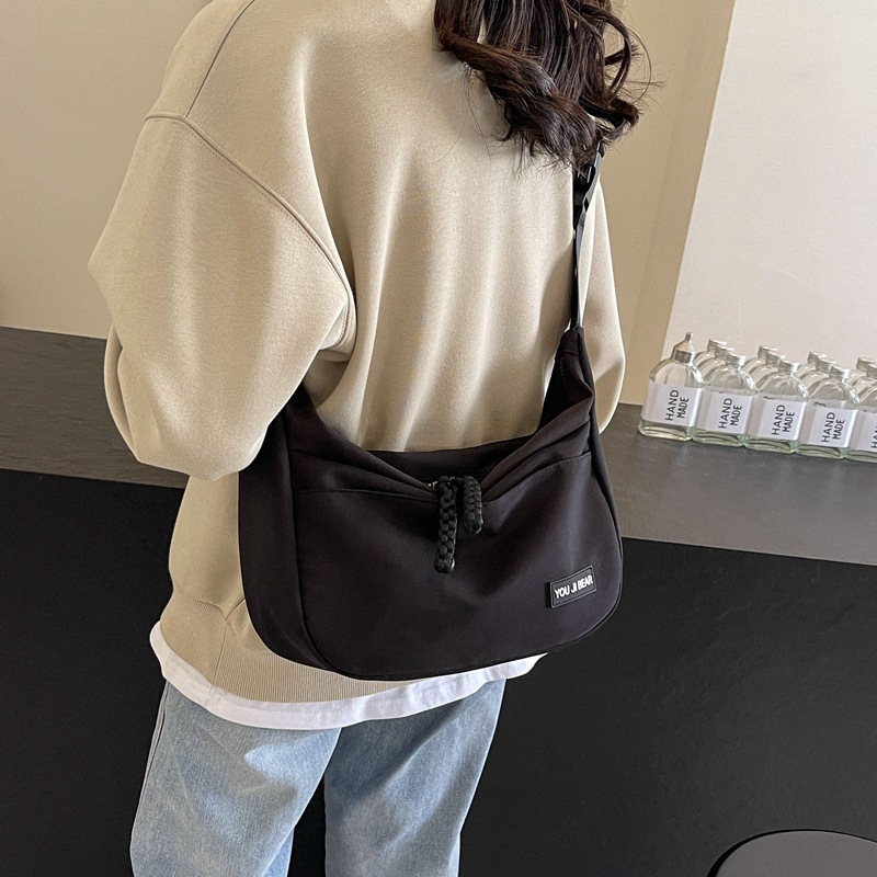 Large-capacity canvas bag for women, 2025 new spring and summer versatile single-shoulder casual crossbody bag, high-end commuting dumpling bag full figure