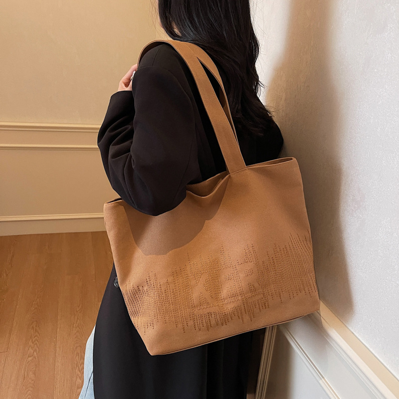 New large-capacity casual single-shoulder bag, versatile and fashionable underarm bag, simple and retro, beautiful commuting tote bag for going out full figure
