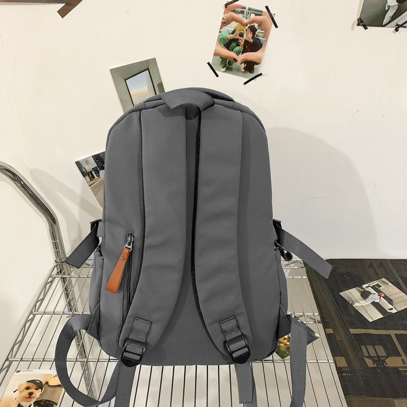 A new large-capacity trendy backpack for college students, a Korean-style casual and versatile backpack for primary and secondary school students Specification drawing