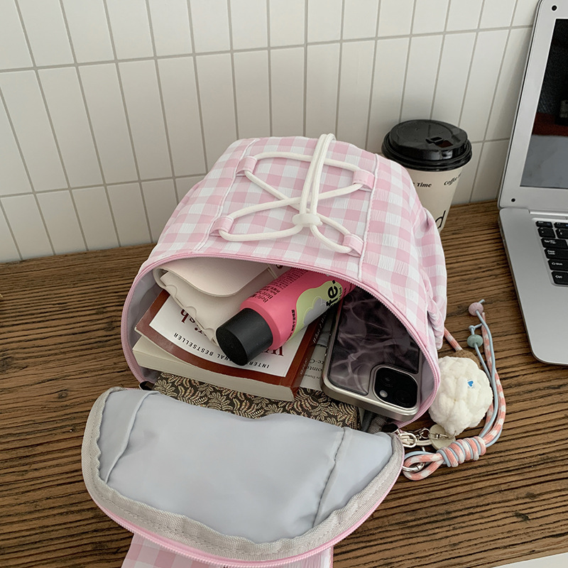 A new high-appeal, fresh, sweet and cute mini backpack with a checkered pattern for junior and senior high school students, a lightweight backpack for their travels Application Scenario