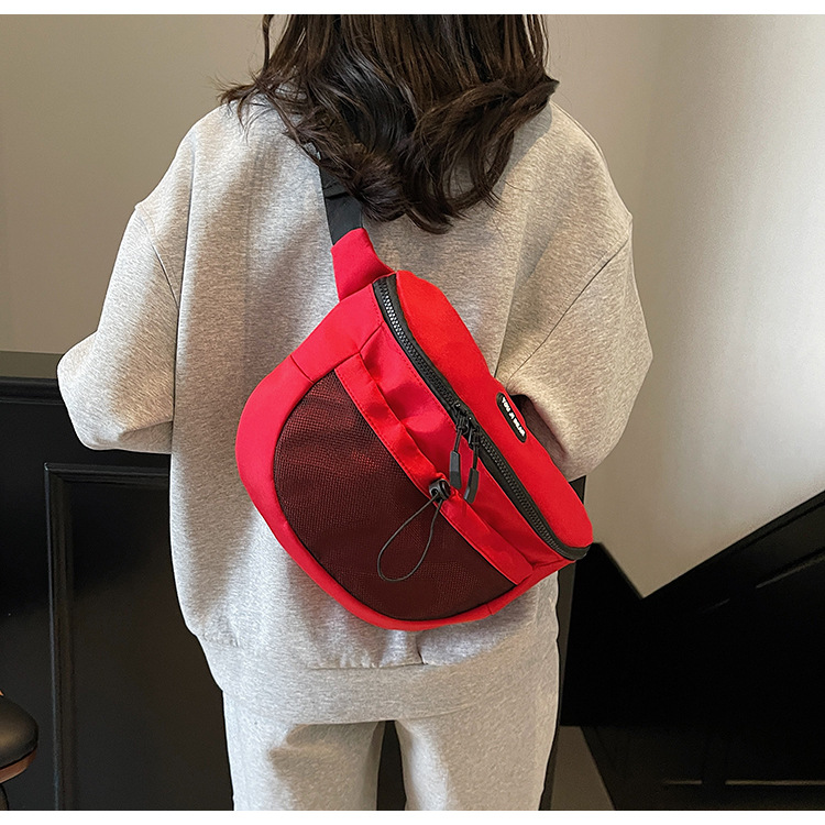 Versatile crossbody bag, durable, casual and lightweight saddle chest bag, large-capacity commuter bag, simple and elegant single-shoulder bag for traveling details Picture