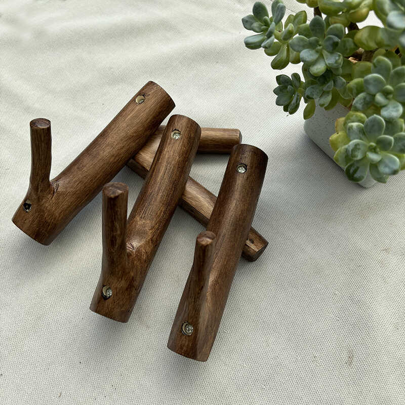 Solid wood creative tree branch hooks with holes, retro log branches, wooden decorations for the entrance hall, wall hangers, coat hooks, hat hooks full figure