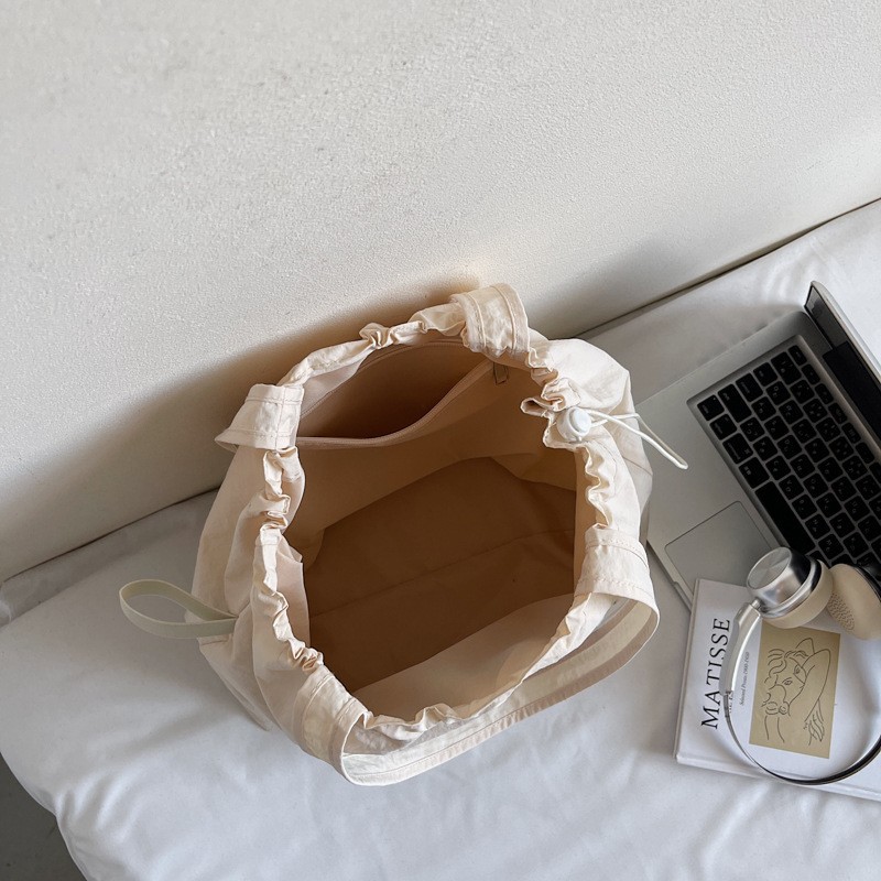 A new Japanese-style ins high-appearance-level fresh, sweet and cute embroidered small bag, a casual, simple and large-capacity bucket bag Specification drawing