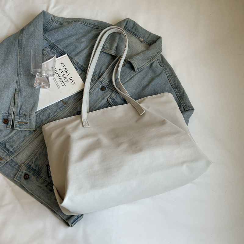 A versatile canvas bag for women's 2024 autumn and winter, a new Korean-style Instagram casual tote bag for commuting Specification drawing