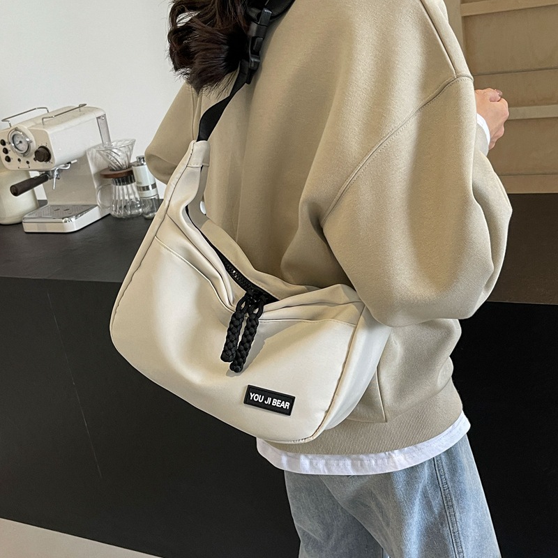 Large-capacity canvas bag for women, 2025 new spring and summer versatile single-shoulder casual crossbody bag, high-end commuting dumpling bag details Picture