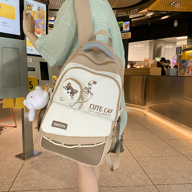The 2024 new Korean version of the schoolbag for junior high school girls and primary school students in grades three to six, with a fresh and large-capacity backpack details Picture