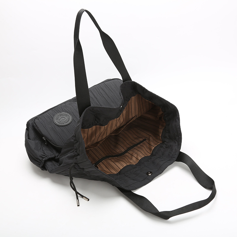 The new summer casual and lightweight backpack is versatile, with a large capacity for sports, fitness and travel, and a simple commuting single-shoulder bag Specification drawing