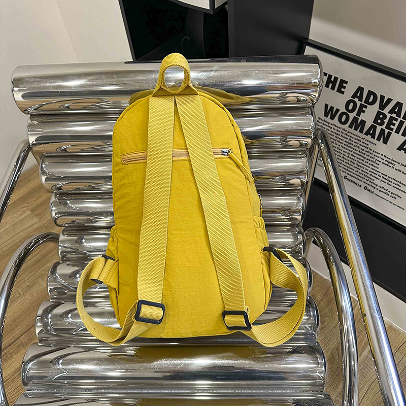 A new, simple and versatile backpack with a large capacity, unique and niche schoolbag. It is water-resistant and lightweight for spring outings and travel Specification drawing