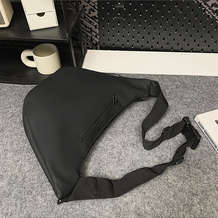 The new forest-style high appearance level dumpling bag is versatile and elegant. It is a solid color single-shoulder bag with a simple Japanese style and a large capacity waterproof backpack Specification drawing