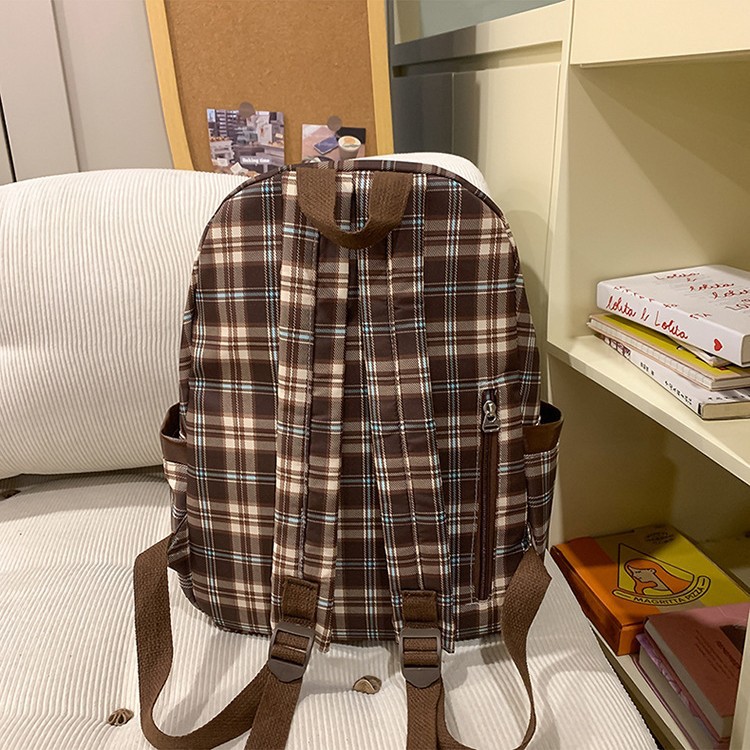 The new checkered backpack is retro and versatile. It's a cute, casual and lightweight backpack for college students going out and commuting Specification drawing