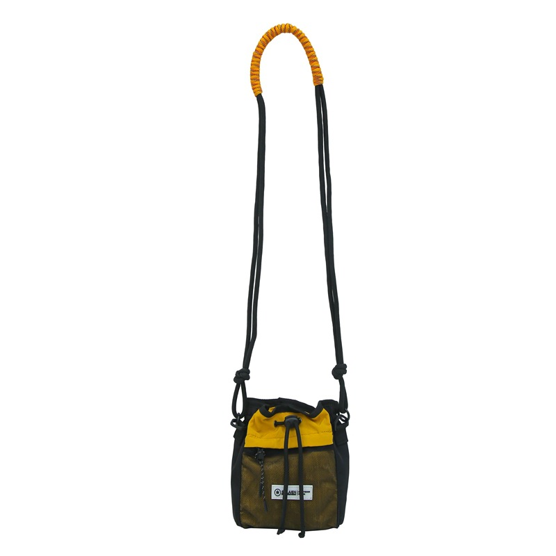 ins Trend brand grid crossbody bag, simple and unisex single-shoulder small bag, outdoor commuting portable phone bag Item Picture