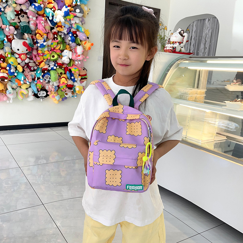 Korean-style fashionable, cute and stylish girl backpack, versatile children's cartoon schoolbag, casual spring outing backpack details Picture