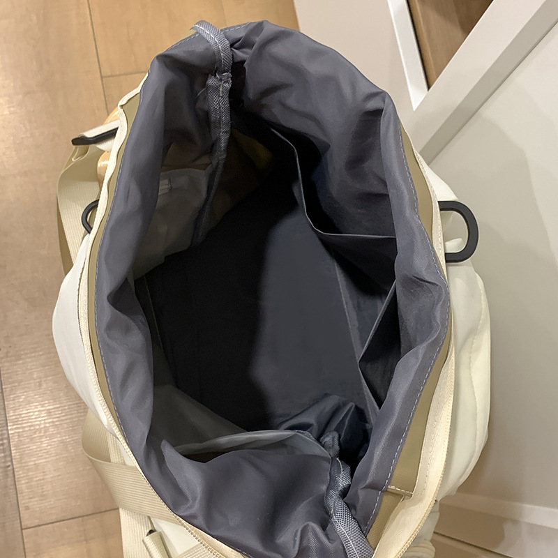 2025 New versatile crossbody bag, women's sports and fitness bag, dry-wet separated backpack, solid color lightweight travel bag Application Scenario