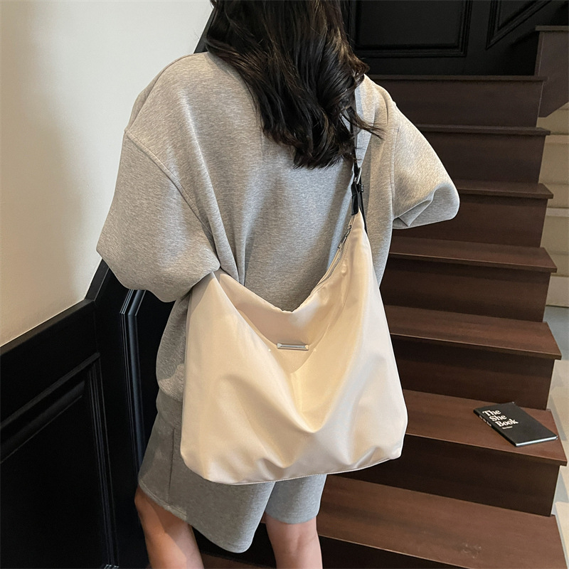 Casual and versatile large-capacity tote bag for women, new summer 2025, a single-shoulder crossbody bag for college students' commuting to class details Picture