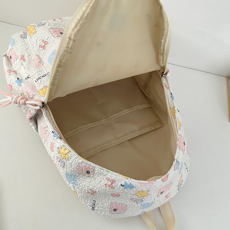 Japanese-style high-appearance-level college student backpack, Instagram cute large-capacity soft girl backpack, versatile travel backpack Application Scenario